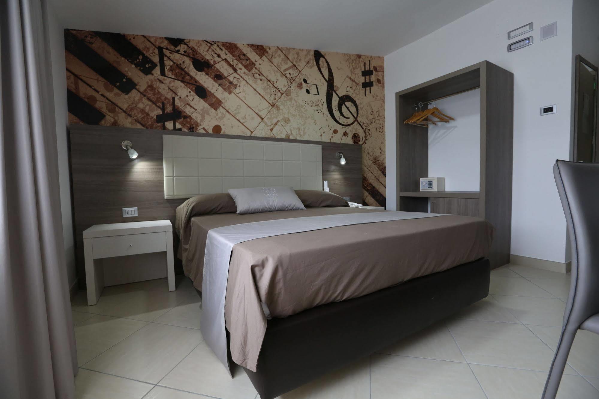 Medea Hotel 4*